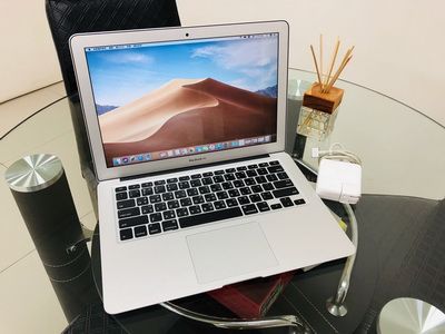 蘋果筆電MacBook Air 2015年出廠.幾近全新很少使用